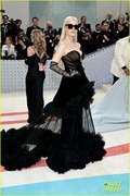jessica-chastain-channel-karl-lagerfeld-met-gala-pics-15.jpg