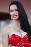 Adriana+Lima+Madres+Paralelas+Red+Carpet+Opening+8b5qZDBJPbtx.jpg