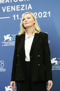 Kirsten+Dunst+Power+Dog+Photocall+78th+Venice+ezPHoihqGB7x.jpg