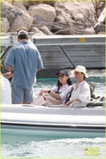 katy-perry-orlando-bloom-boat-ride-friends-in-south-of-france-37.jpg