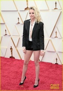 kristen-stewart-dylan-meyer-oscars-2022-08.jpg