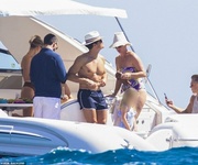 49770715-10142677-Kicking_back_The_luxury_vessel_was_equipped_with_a_full_spread_o-a-128_1635465035468.jpg