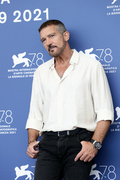 Antonio+Banderas+Competencia+Oficial+Photocall+VZbcThnPuzjx.jpg