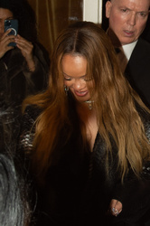 Rihanna - Leaving the siena restaurant in Paris 01/22/2024