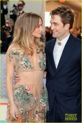 robert-pattinson-suki-waterhouse-met-gala-2023-04.jpg