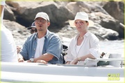 katy-perry-orlando-bloom-boat-ride-friends-in-south-of-france-03.jpg