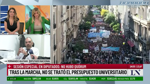 Debora.Plager.Saco.Verde.Marcando.Pechos.LN.1080P-Colitaz.03.png