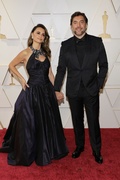 penelope-cruz-javier-bardem-couple-up-oscars-20.jpg