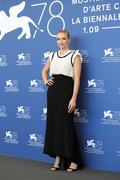 Jodie+Comer+Last+Duel+Photocall+78th+Venice+vUAPdSS6VLIx.jpg