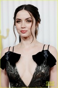 ana-de-armas-sag-awards-07.jpg