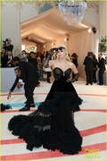 jessica-chastain-channel-karl-lagerfeld-met-gala-pics-12.jpg