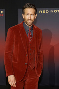 Ryan+Reynolds+World+Premiere+Netflix+Red+Notice+f3DgwkpBCkNx.jpg