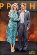 oppenheimer-cast-london-premiere-strike-04.jpg