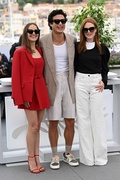 natalie-portman-at-may-december-photocall-at-2023-cannes-film-festival-05-21-2023-4.jpg