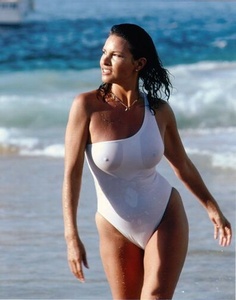 Raquel Welch ME1YSKE_t