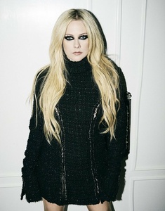 Avril Lavigne - Page 11 MEP3J85_t