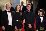 marion-cotillard-wears-shorts-cannes-bro-sis-premiere-25.jpg