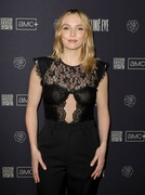 jodie-comer-sandra-oh-killing-eve-photo-call-12.jpg