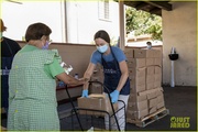 leighton-meester-adam-brody-feeding-america-volunteer-09.jpg
