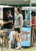 orlando-bloom-grabs-groceries-gym-08.jpg