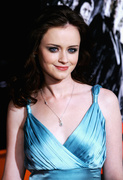 Alexis Bledel MEUB3RJ_t