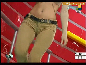 Evangelina.Anderson.Pantalon.Ajustado.Beige.Vueltita.Intrusos..No.Audio.SD.HQ.60FPS-Colitaz.04.jpeg