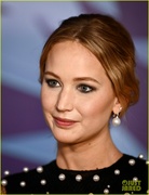 jennifer-lawrence-attends-london-causeway-premiere-12.jpeg