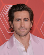 Jake+Gyllenhaal+74th+Annual+Tony+Awards+Arrivals+tBrePG29fVNx.jpg
