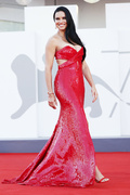 Adriana+Lima+Madres+Paralelas+Red+Carpet+Opening+I0fpX9-VKUox.jpg
