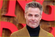 chris-pine-hugh-grant-rege-jean-page-dungeons-dragons-berlin-52.jpg