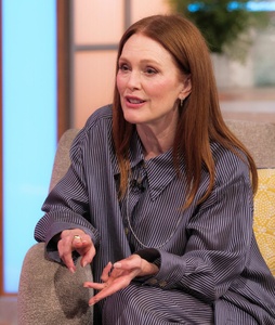 Julianne Moore - Page 2 MEWVXH7_t