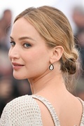 jennifer-lawrence-at-bread-and-roses-photocall-at-2023-cannes-film-festival-05-21-2023-9.jpg