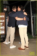 orlando-bloom-all-smiles-during-night-out-with-friends-santa-monica-03.jpg