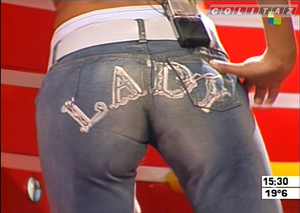 Nazarena.Velez.Jeans.Ajustados.Lady.Vueltita.Intrusos.SD.HQ-ColitazTV.50.jpeg