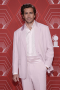 Jake+Gyllenhaal+2021+Tony+Awards+Arrivals+DYFu3DQqAenx.jpg