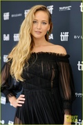 jennifer-lawrence-causeway-tiff-premiere-13.jpg