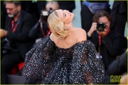 florence-pugh-dwd-premiere-venice-red-carpet-pics-11.jpg