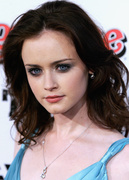 Alexis Bledel MEUB3QW_t