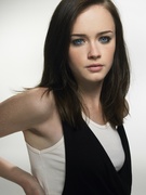 Alexis Bledel MEUB3QR_t