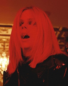 Avril Lavigne - Page 9 MEKG005_t