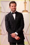 jamie-dornan-amelia-warner-oscasr-2022-12.jpg