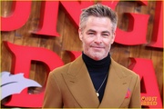 chris-pine-hugh-grant-rege-jean-page-dungeons-dragons-berlin-47.jpg