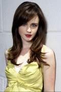 Alexis Bledel MEUB3S1_t