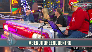 Mariela.Fernandez.Marcando.Pechos.Mismo.Outfit.Otro.Programa.Bendita.1080P-Colitaz.44.jpeg