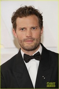 jamie-dornan-amelia-warner-oscasr-2022-07.jpg