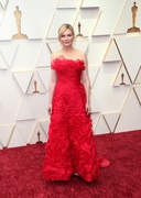 kirsten-dunst-jesse-plemons-couple-up-oscars-2022-08.jpg