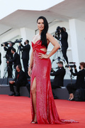 Adriana+Lima+Madres+Paralelas+Red+Carpet+Opening+uxGw1kyp6dxx.jpg
