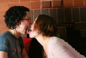 Permanent Link to 2003 05 10 aliceliiza imgset371