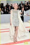 marion-cotillard-pink-hair-met-gala-09.jpg
