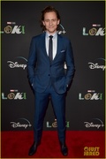 tom-hiddleston-loki-team-nyc-02.jpg